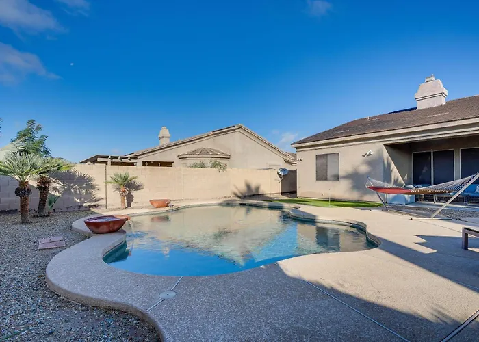 Holiday home Group Getaway W/ Pool & Putting *