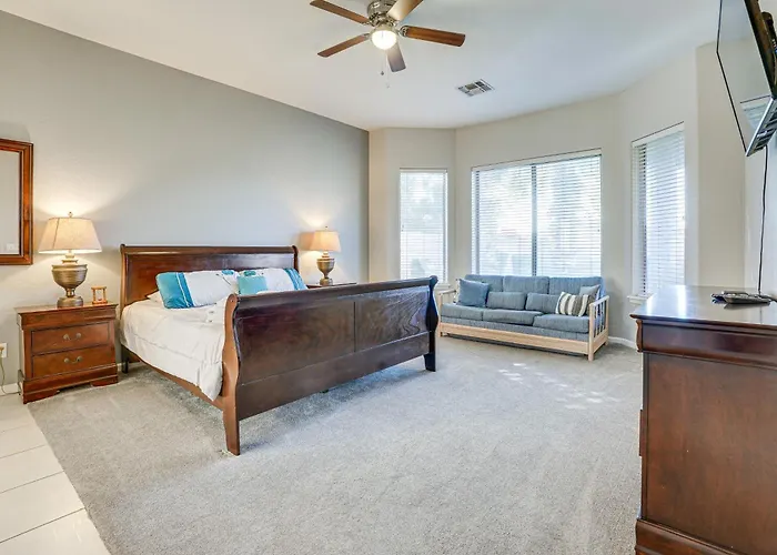 Group Getaway W/ Pool & Putting Holiday home