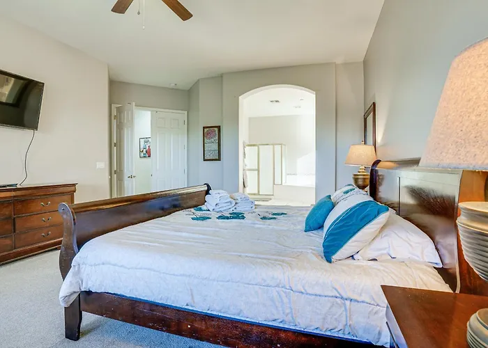 Holiday home Group Getaway W/ Pool & Putting Goodyear