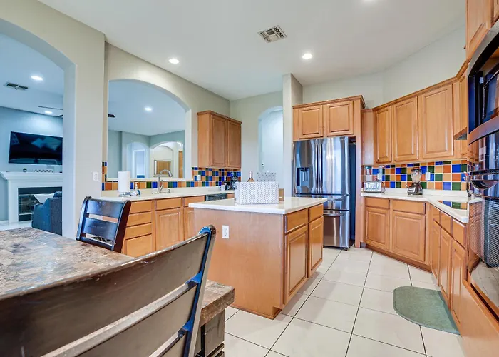 Holiday home Group Getaway W/ Pool & Putting