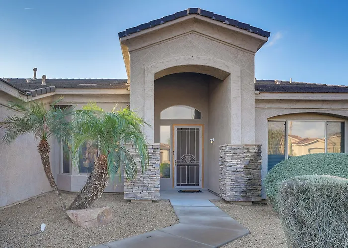 Holiday home Group Getaway W/ Pool & Putting *