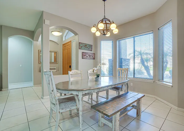Holiday home Group Getaway W/ Pool & Putting Goodyear