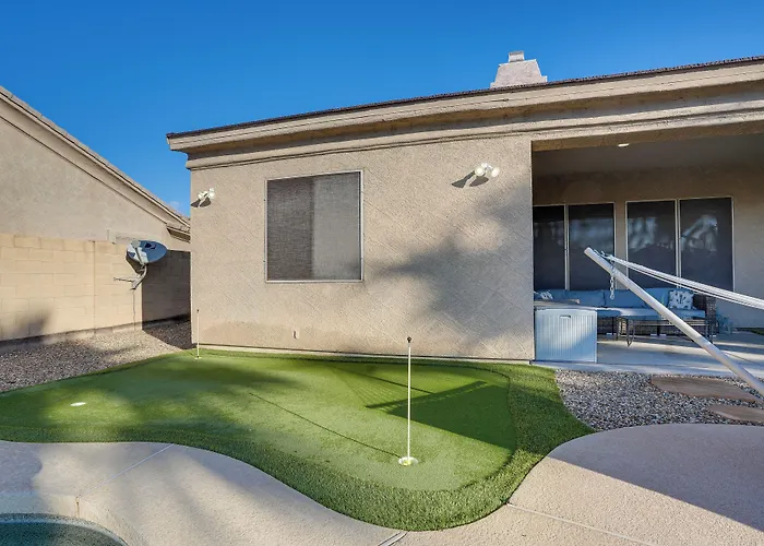 Holiday home Group Getaway W/ Pool & Putting Goodyear