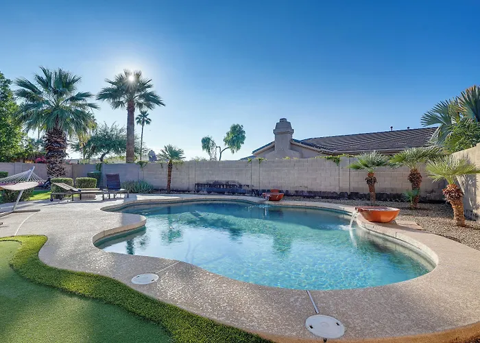 Group Getaway W/ Pool & Putting * Goodyear
