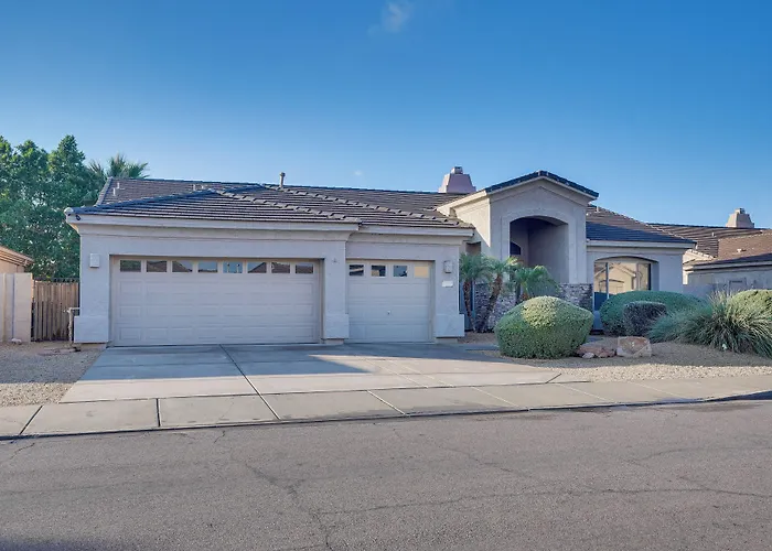 Holiday home Group Getaway W/ Pool & Putting Goodyear